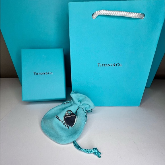 Tiffany & Co. Medium blue border charm. - Picture 7 of 8